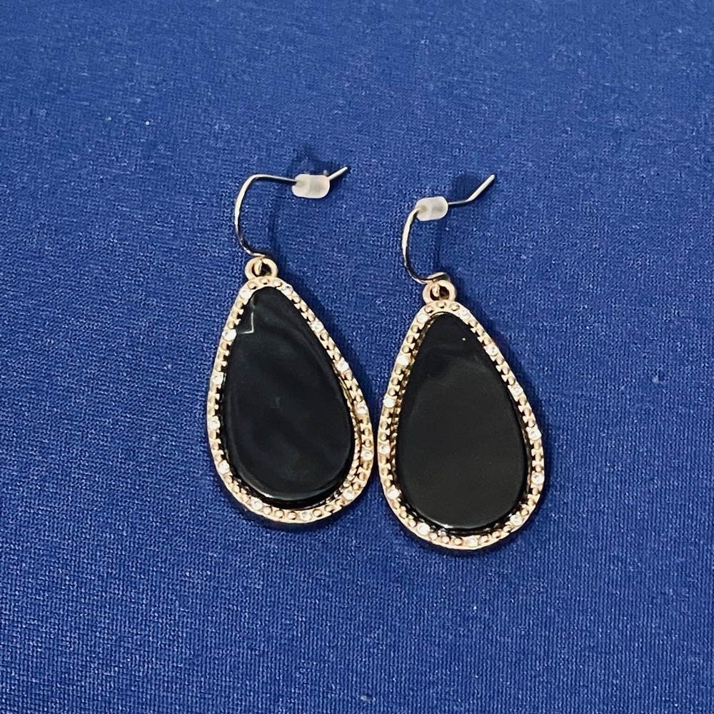 Elegant Black and Gold Teardrop Earrings with Sparkling Accents